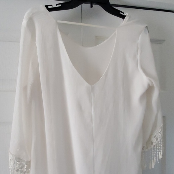 CHARMING CHARLIE LIGHT CREAM TOP - Picture 2 of 4